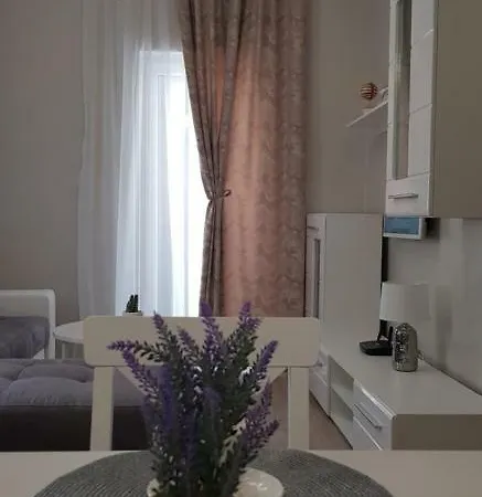 Lumidee Apartament * ナボダリ